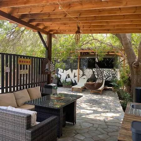 Magic Bus キャンプ場 Klorakas